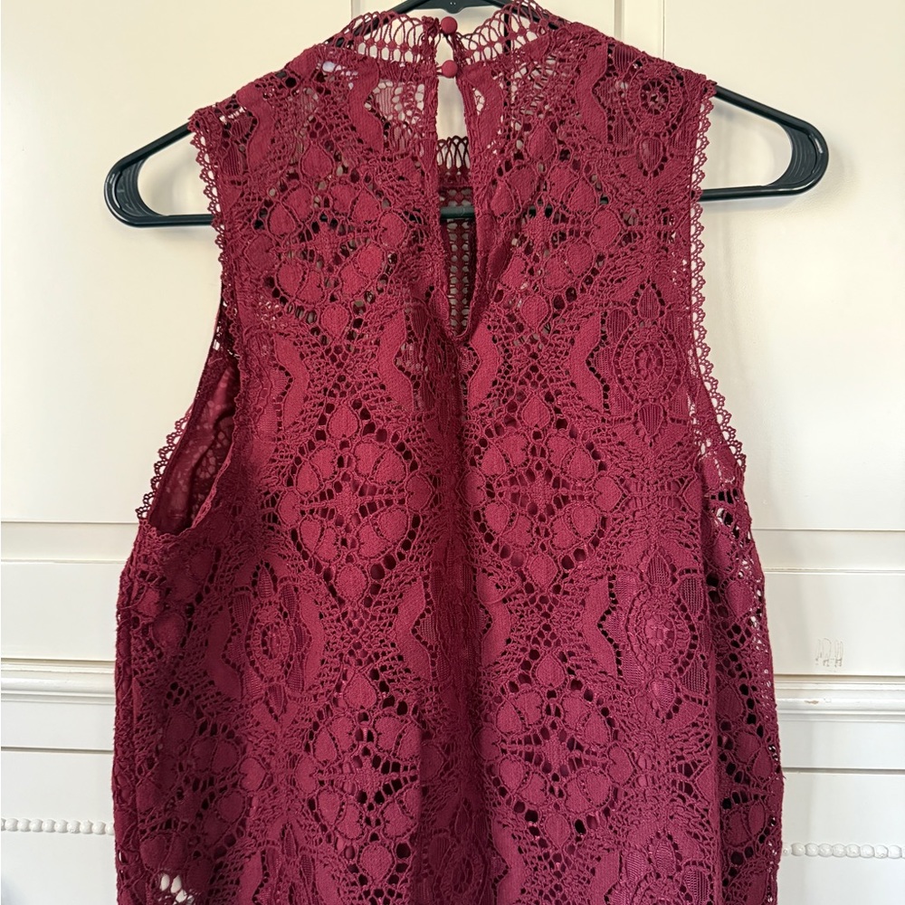 BB Dakota Red Lace Sleeveless Blouse Keyhole